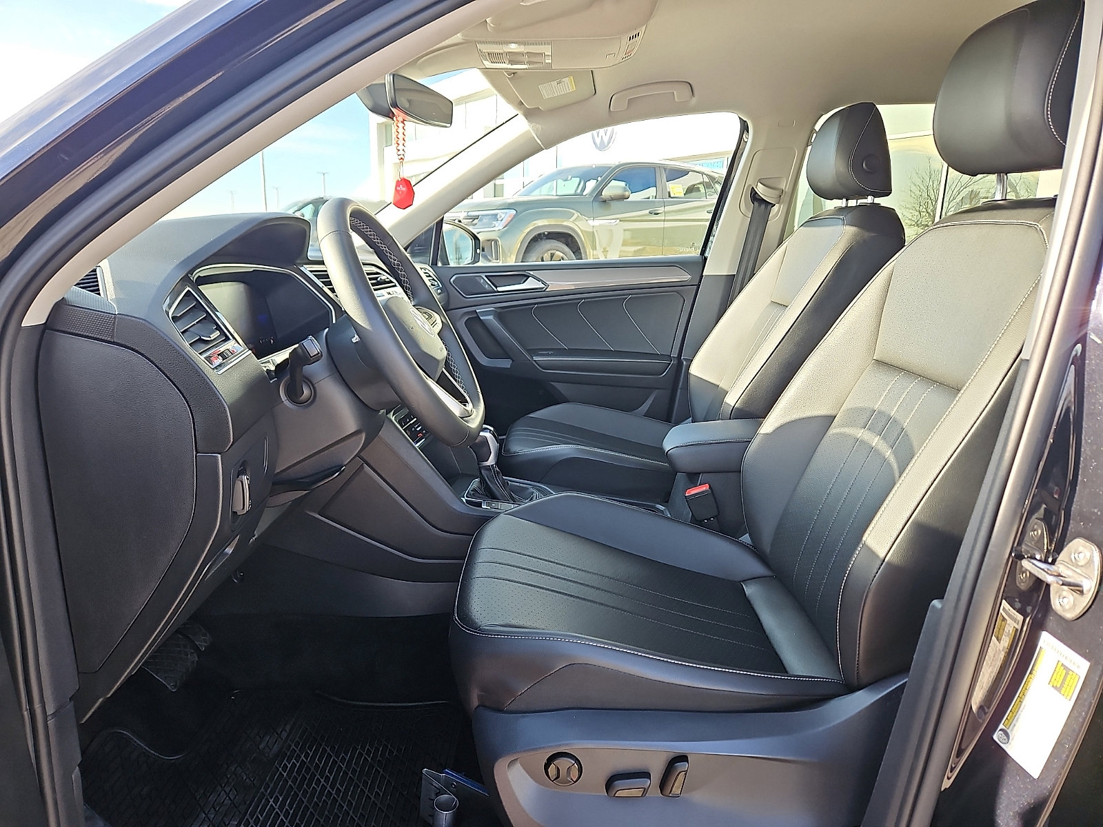 Certified 2022 Volkswagen Tiguan SE image 12