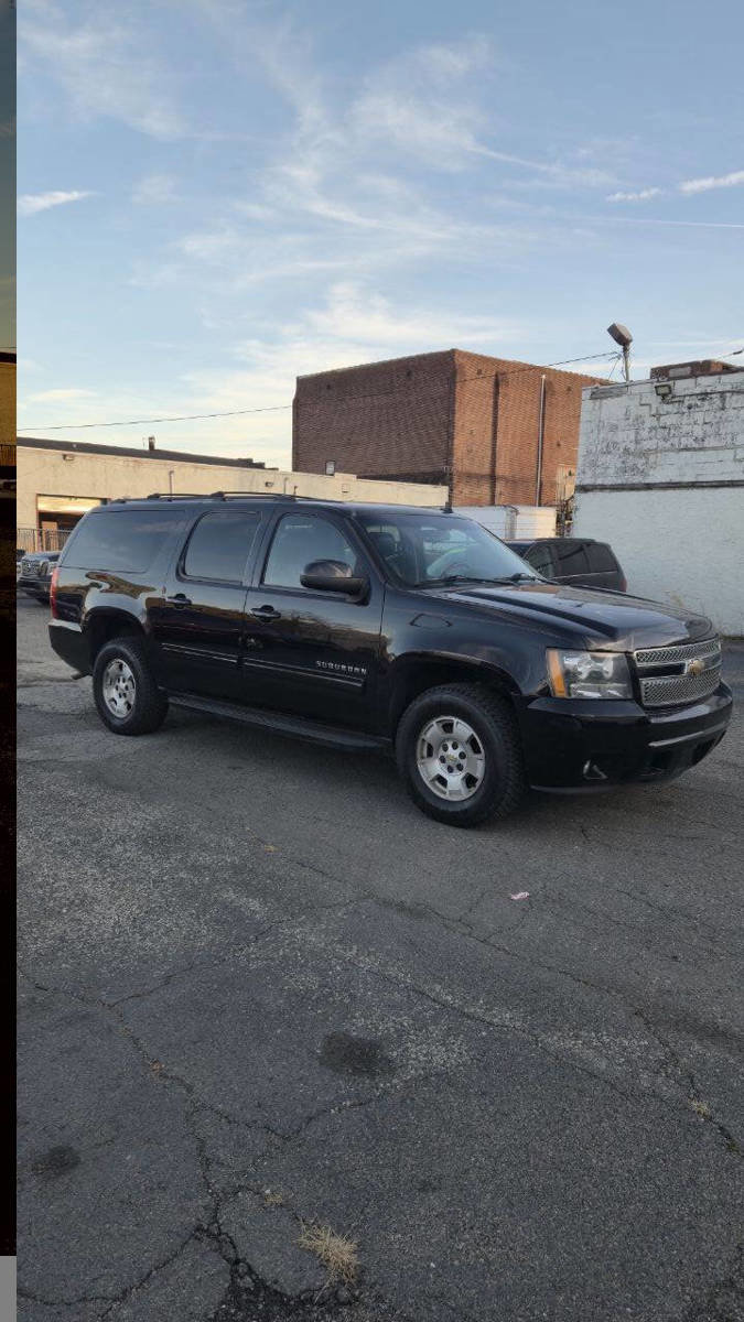 Used 2011 Chevrolet Suburban LT image 4