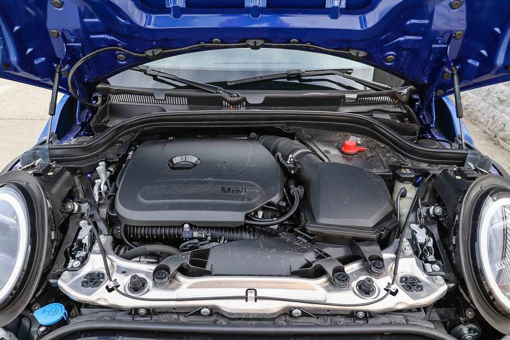 Used 2025 MINI Cooper 2-Door Hardtop image 31
