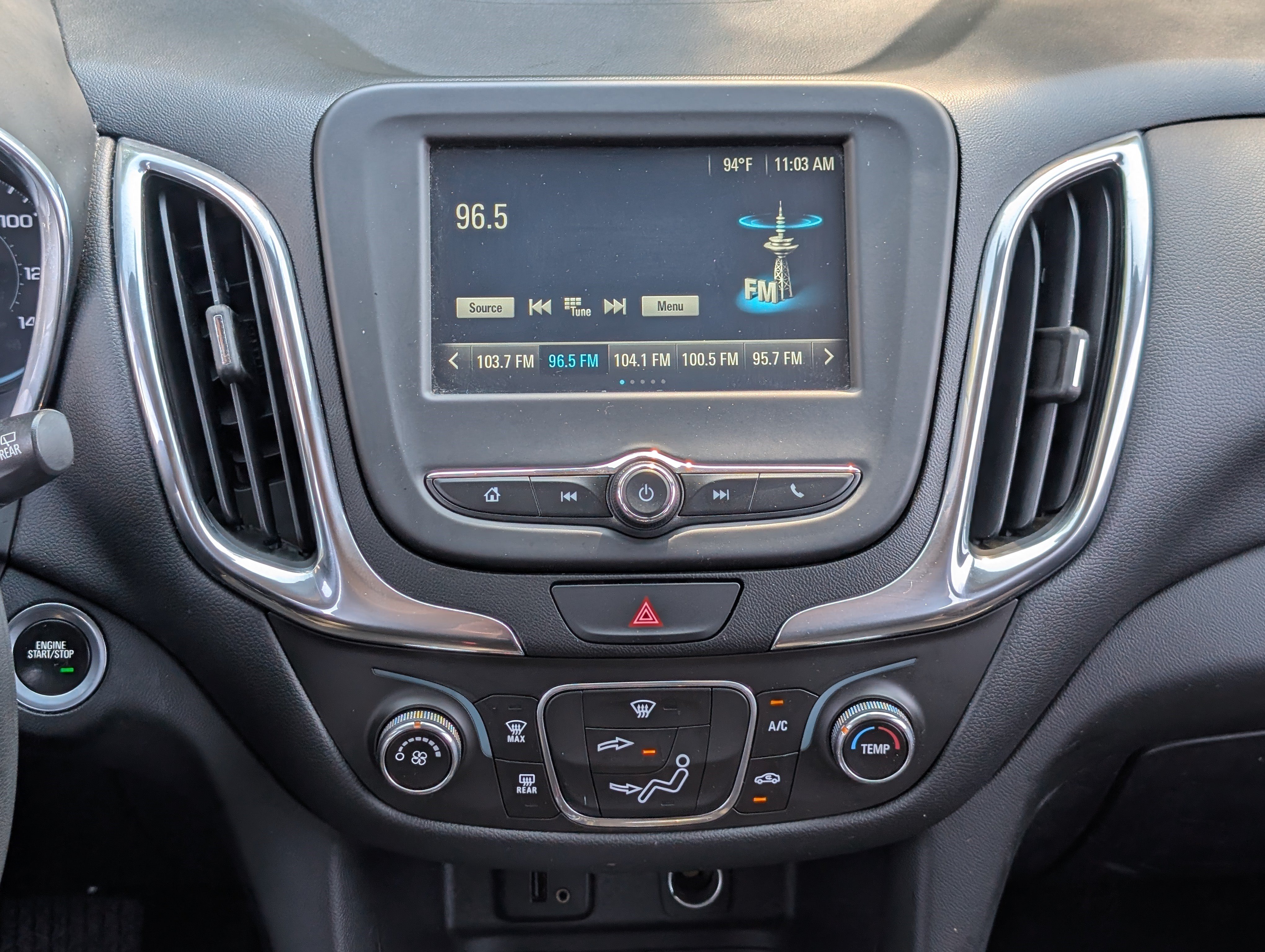Used 2018 Chevrolet Equinox LT FWD image 25