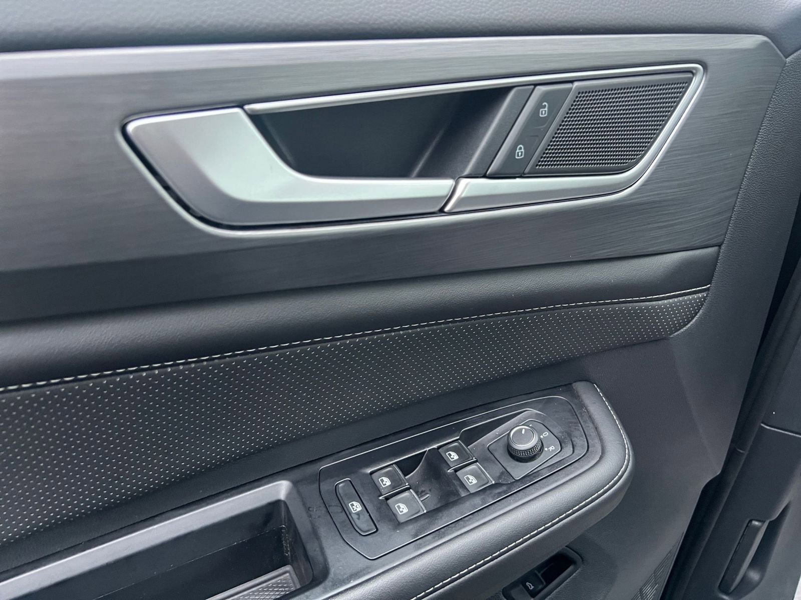 Used 2025 Volkswagen Atlas Cross Sport SE image 20