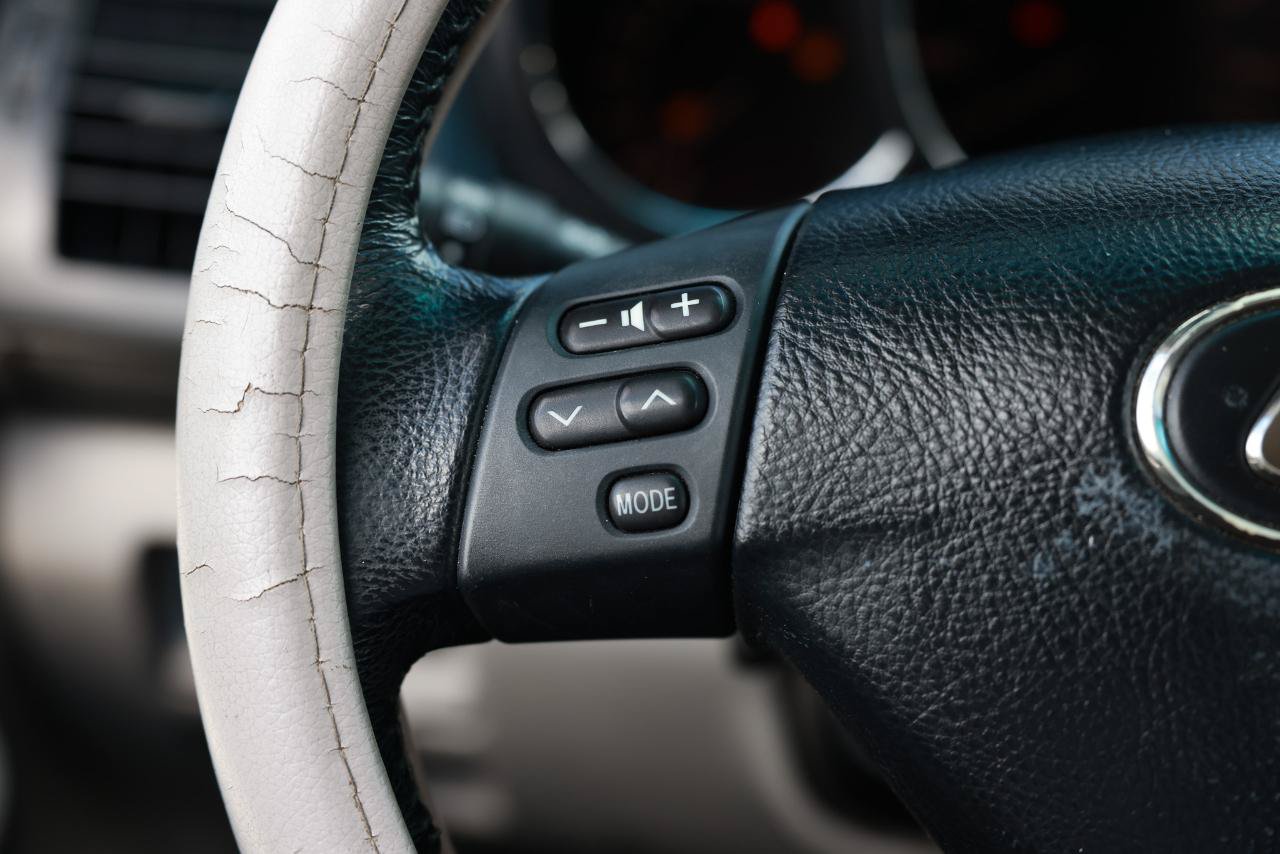 Used 2005 Lexus RX 330 w/ Premium Plus Pkg FWD image 25
