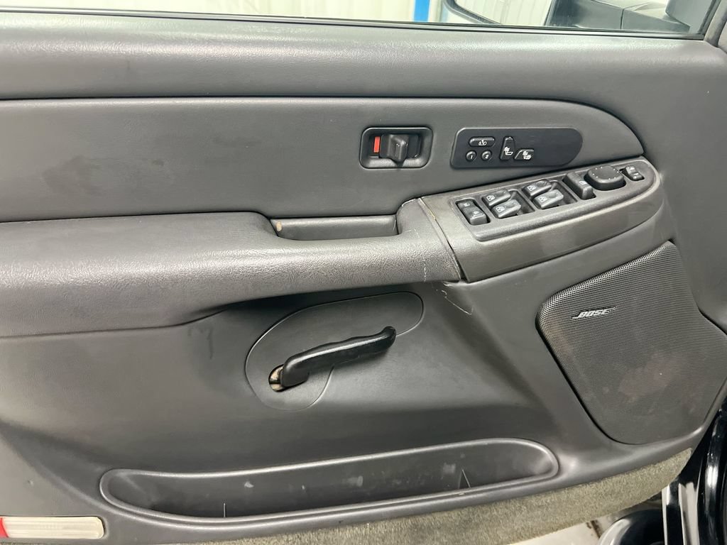 Used 2004 Chevrolet Silverado 2500 LT w/ Skid Plate Package AWD/4WD image 19