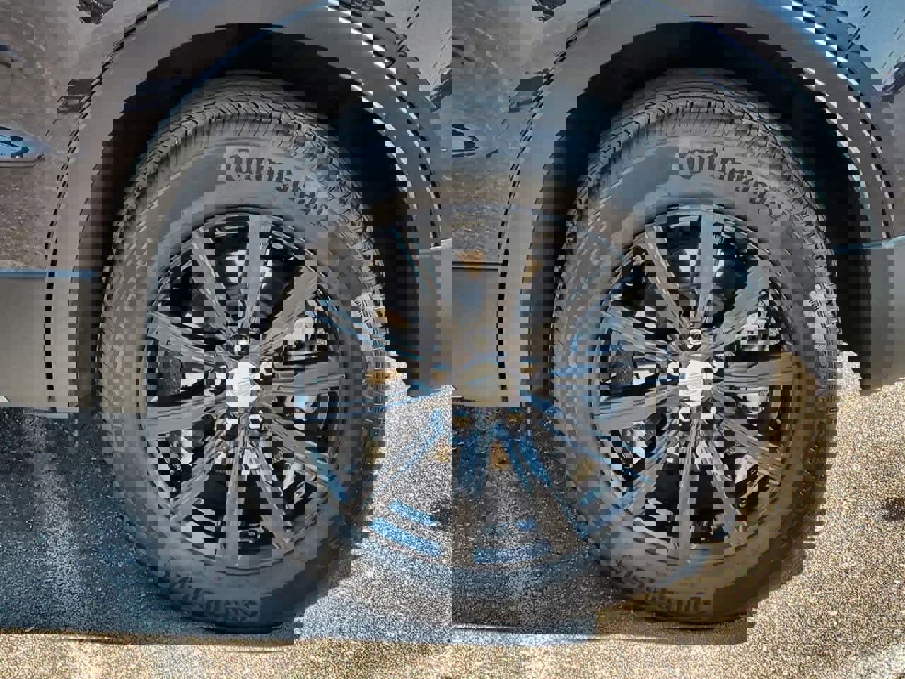 Used 2023 Cadillac XT4 Premium Luxury w/ Cold Weather Package image 13