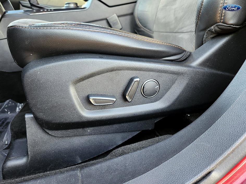 Used 2017 Ford Explorer XLT w/ Equipment Group 202A image 14