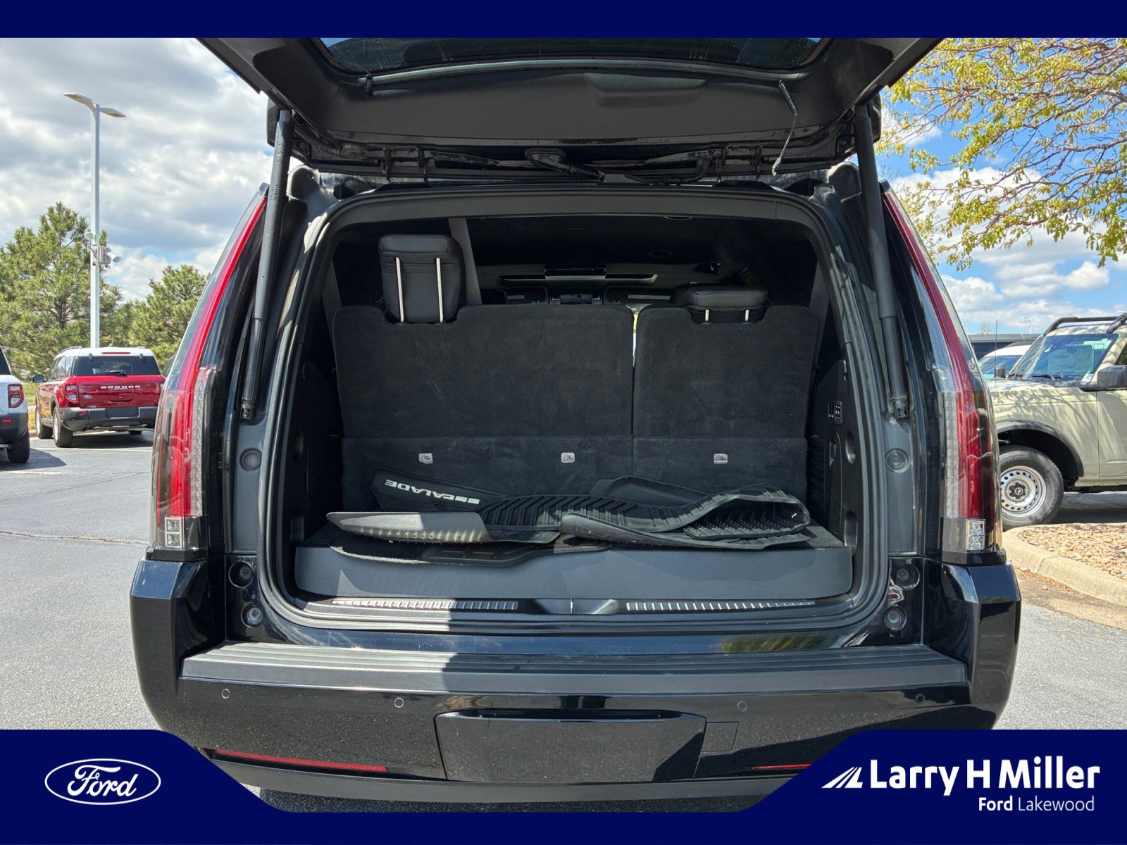 Used 2016 Cadillac Escalade Platinum AWD/4WD image 34
