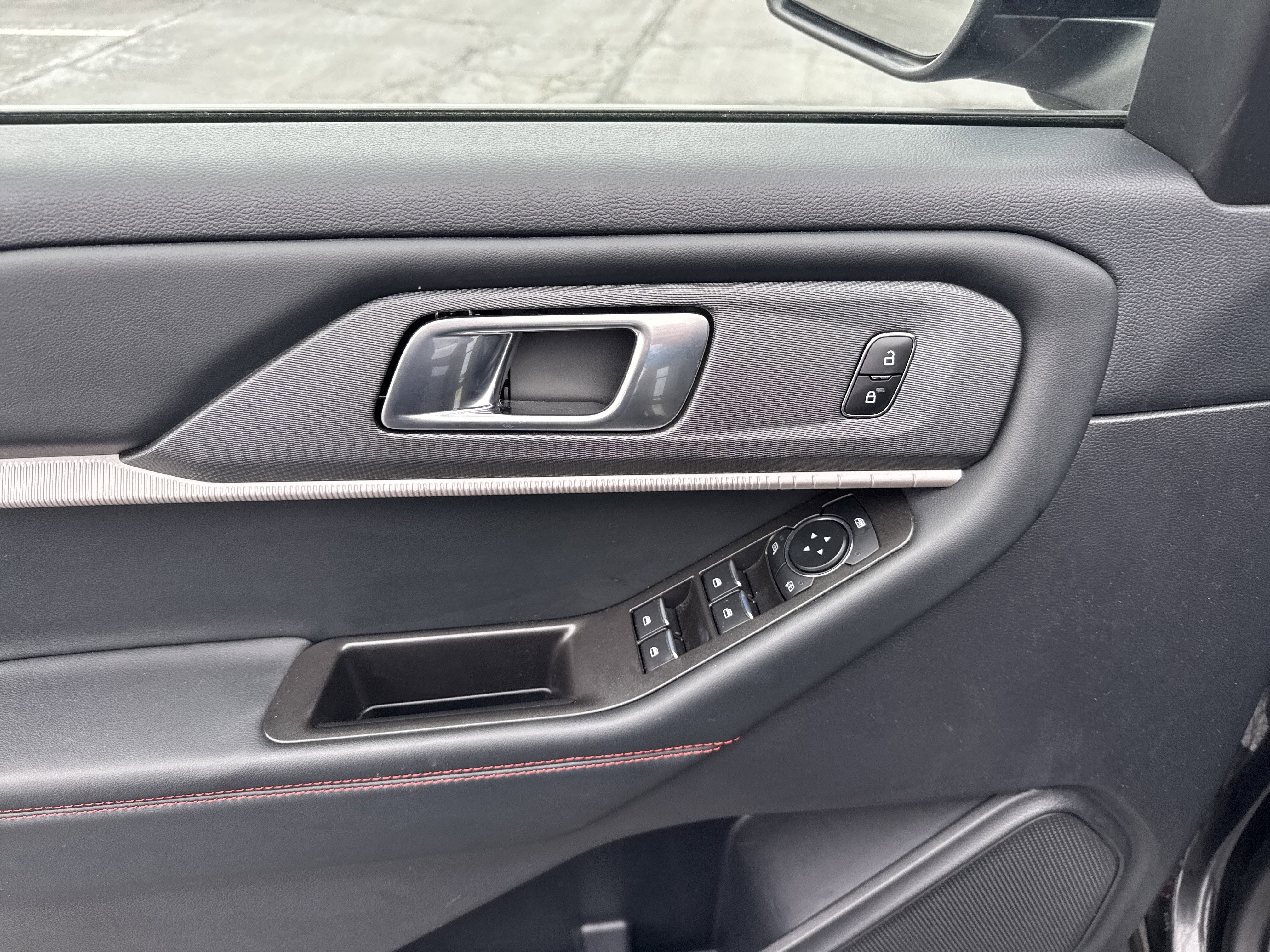 Used 2025 Ford Explorer ST-Line w/ ST-Line Street Pack image 22