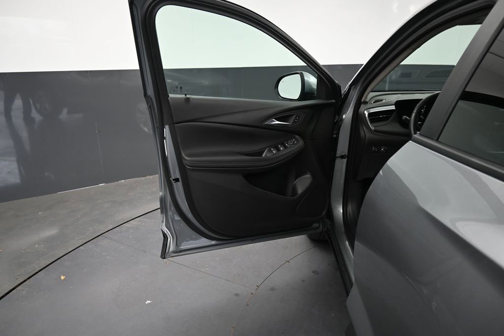 Used 2025 Buick Encore GX Preferred AWD/4WD image 24