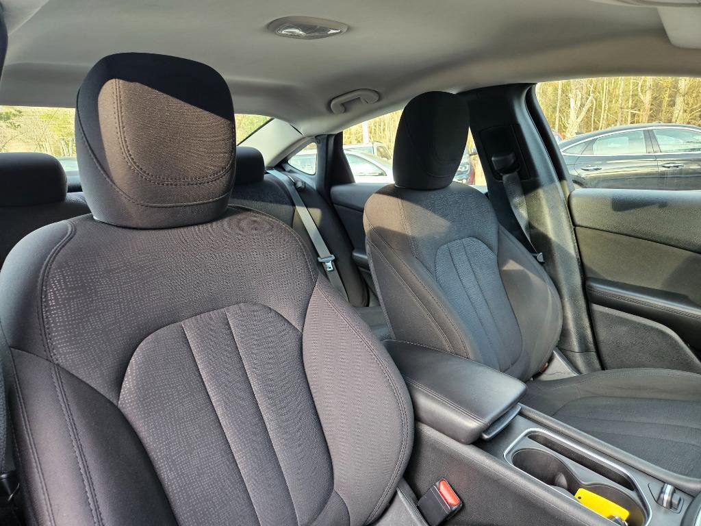 Used 2015 Chrysler 200 Limited image 33