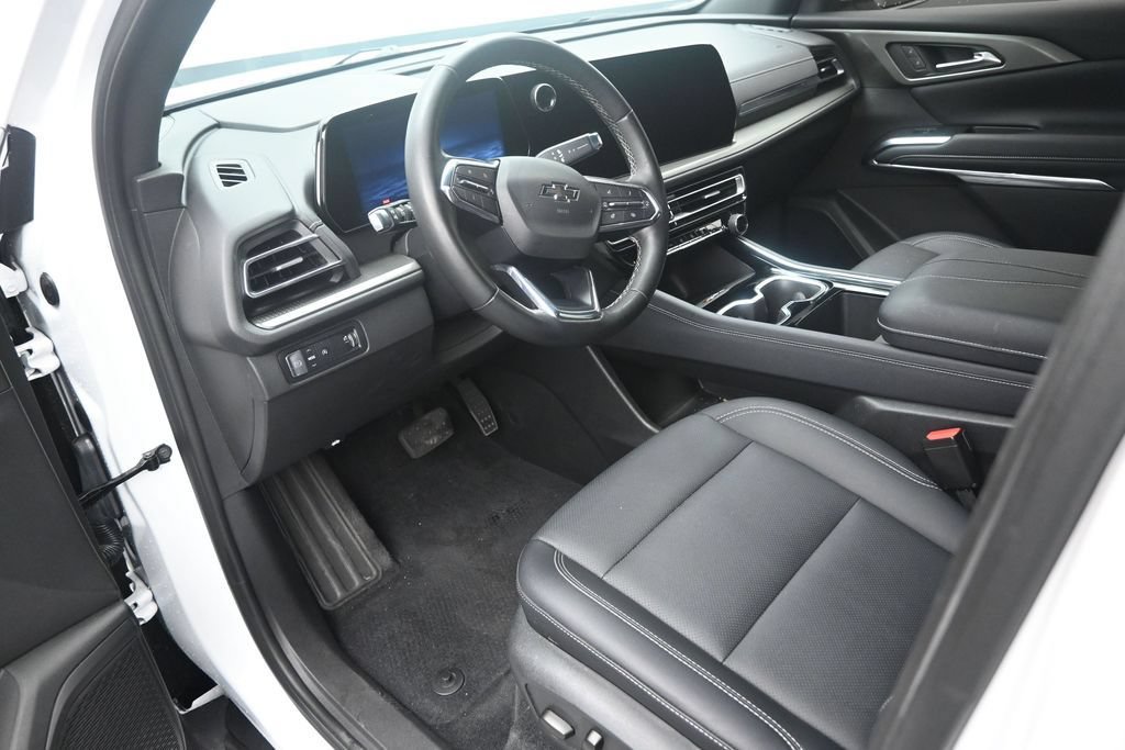 Used 2025 Chevrolet Traverse LT w/ Midnight/Sport Edition FWD image 12