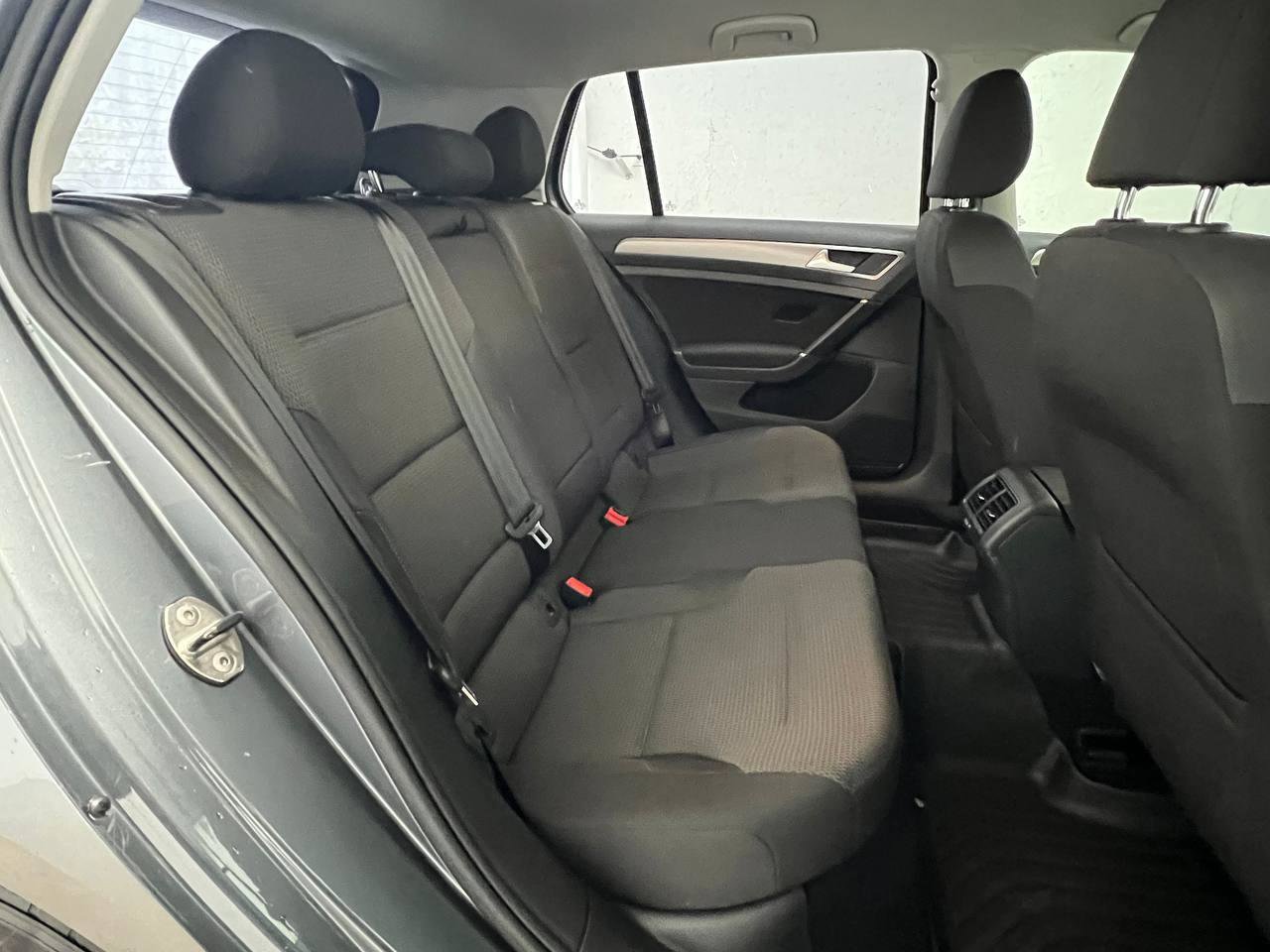 Used 2017 Volkswagen Golf S image 14