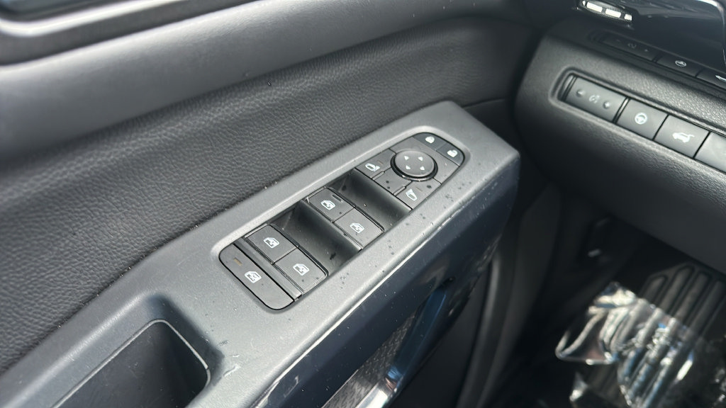 Used 2025 Nissan Pathfinder SV AWD/4WD image 20
