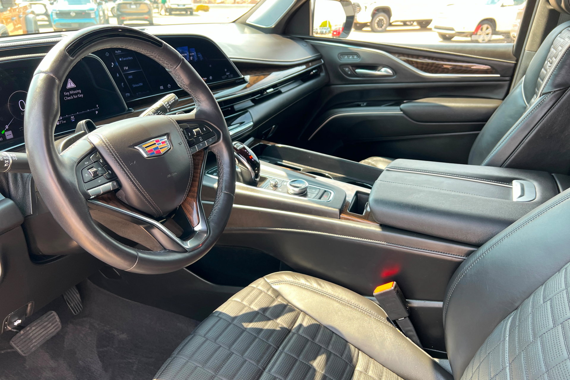Used 2024 Cadillac Escalade Sport Platinum w/ LPO, ONYX Package AWD/4WD image 17