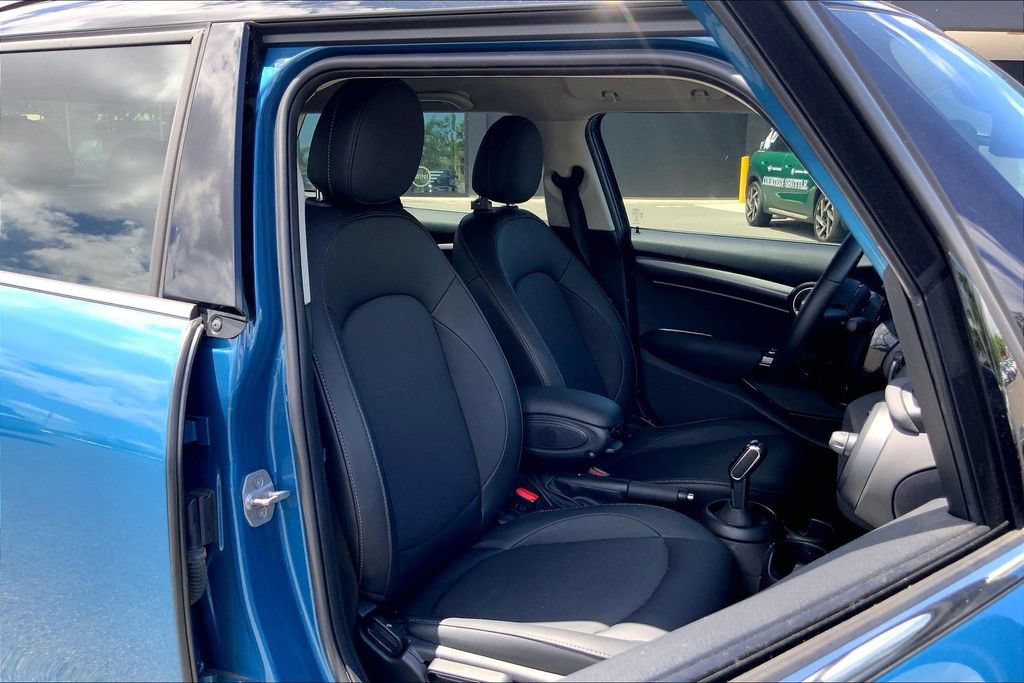 Used 2022 MINI Cooper 4-Door Hardtop FWD image 7