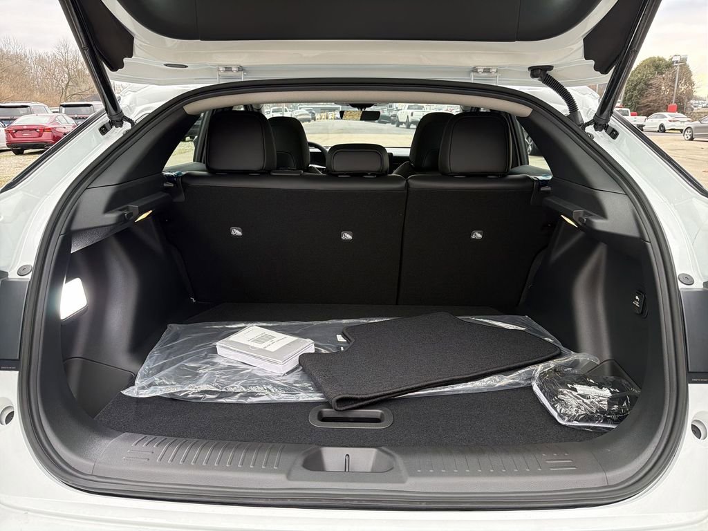 New 2026 Nissan Leaf Platinum+ w/ Cargo Package (Platinum+) FWD image 15