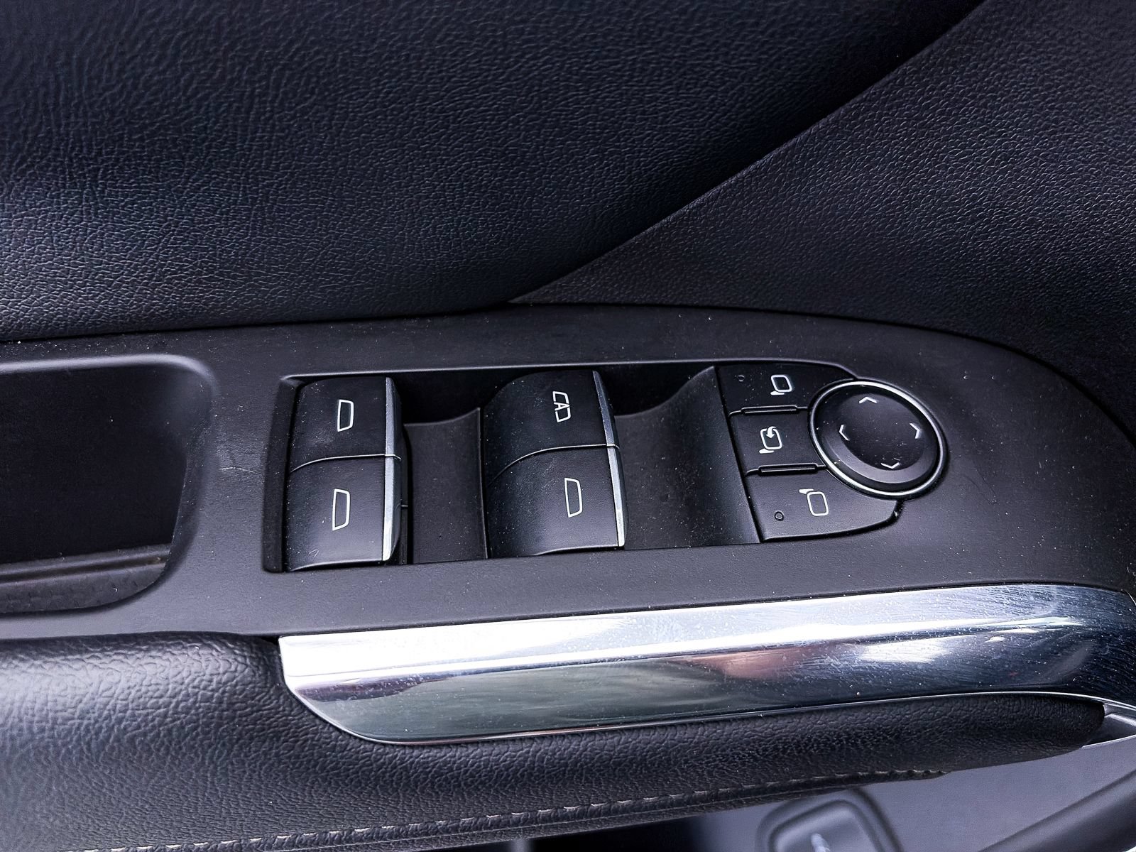 Used 2025 Chevrolet Traverse High Country FWD image 19