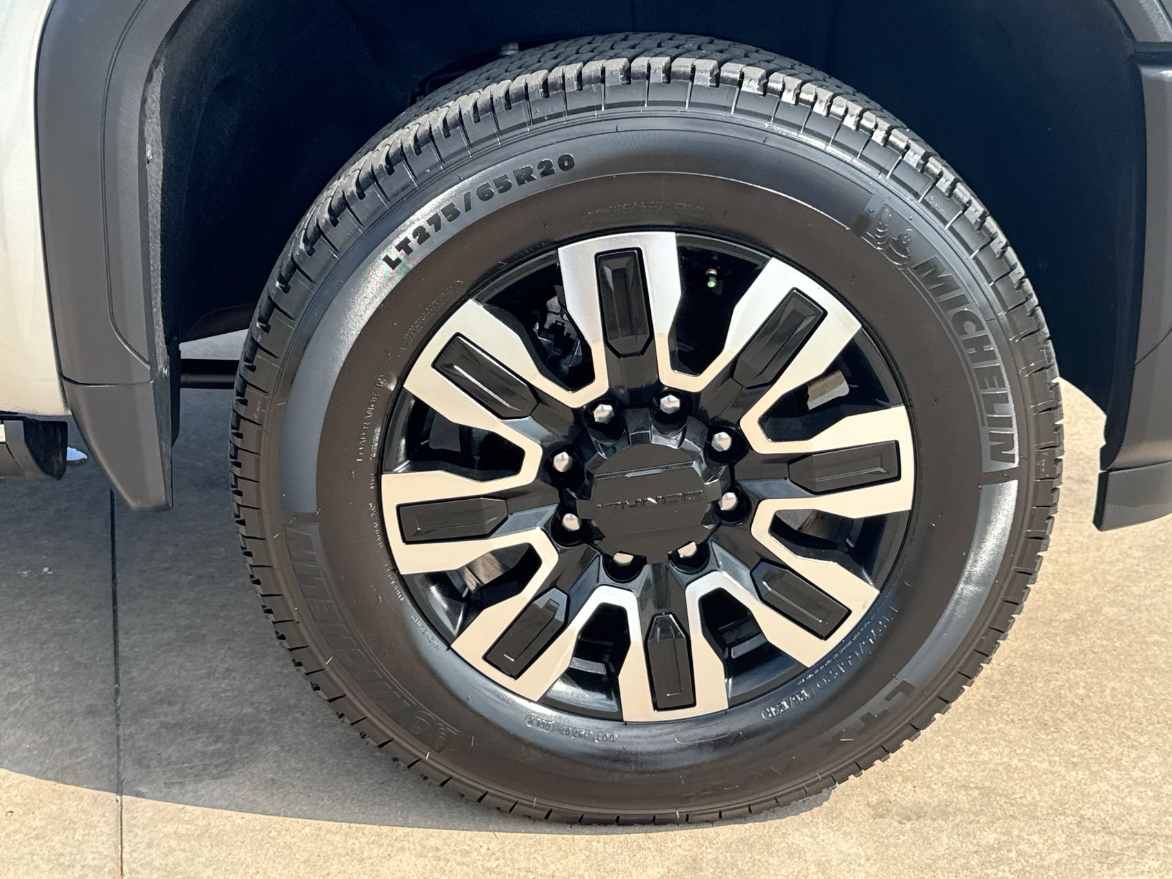Used 2024 GMC Sierra 2500 Denali Ultimate AWD/4WD image 10