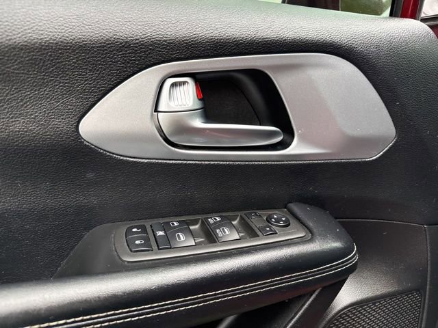 Used 2021 Chrysler Pacifica Touring w/ S Appearance Package image 26