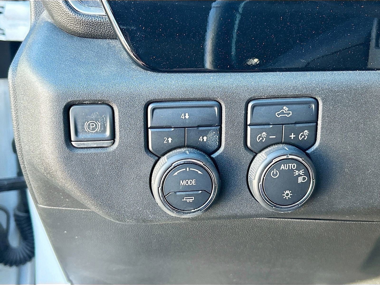 Used 2024 Chevrolet Silverado 2500 LT w/ Z71 Off-Road Package image 10