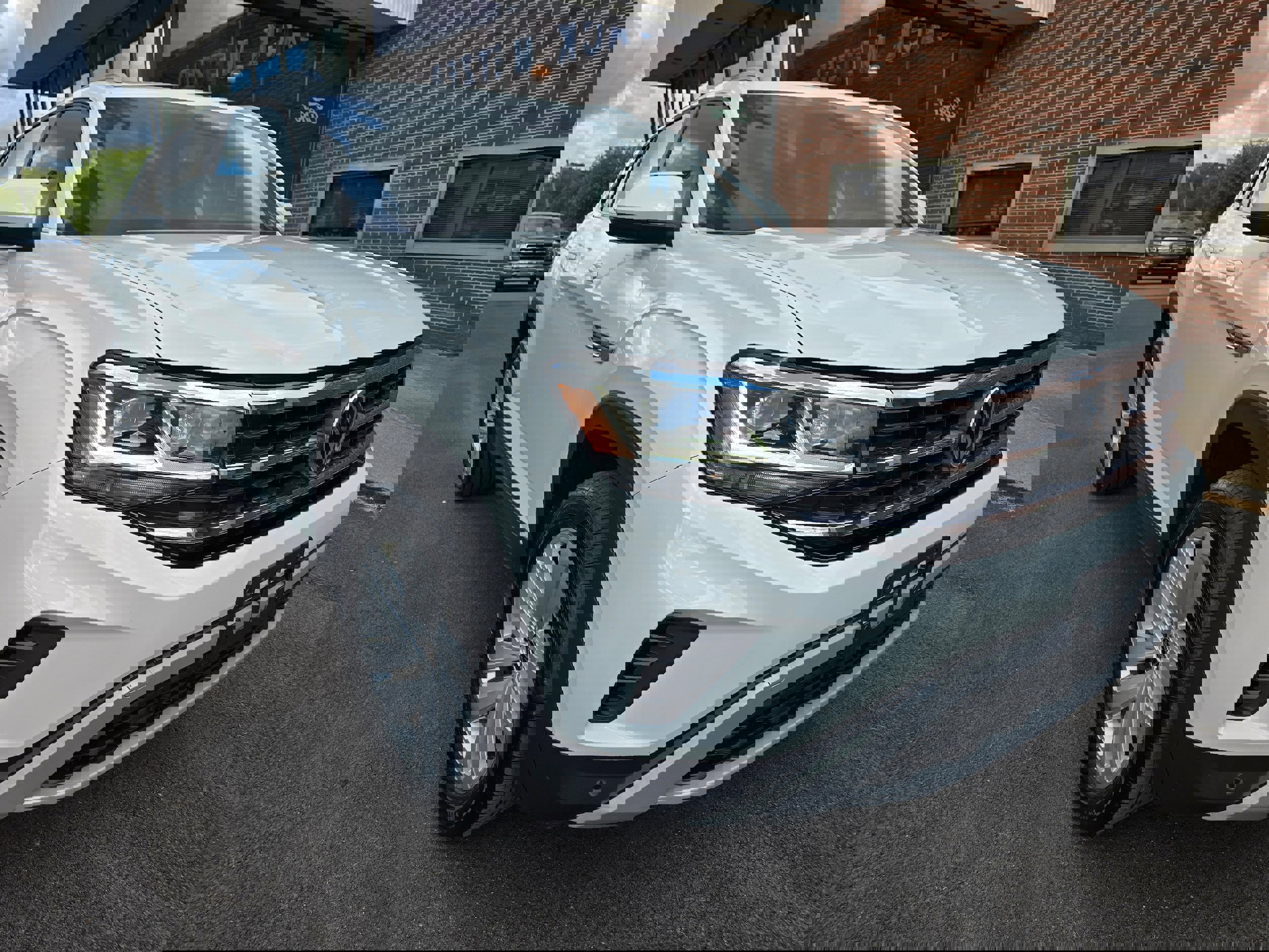 Certified 2022 Volkswagen Atlas Cross Sport SE image 1