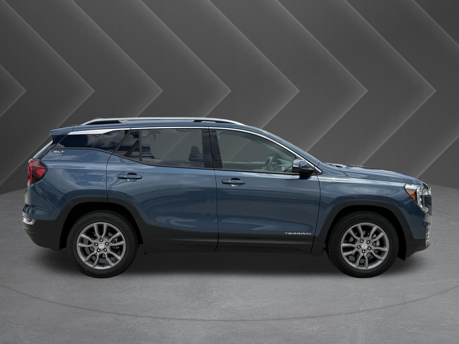 Used 2024 GMC Terrain SLT AWD/4WD image 3