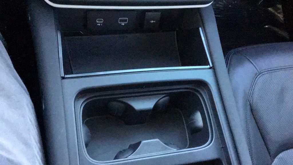 Used 2023 Land Rover Defender 90 SE image 29