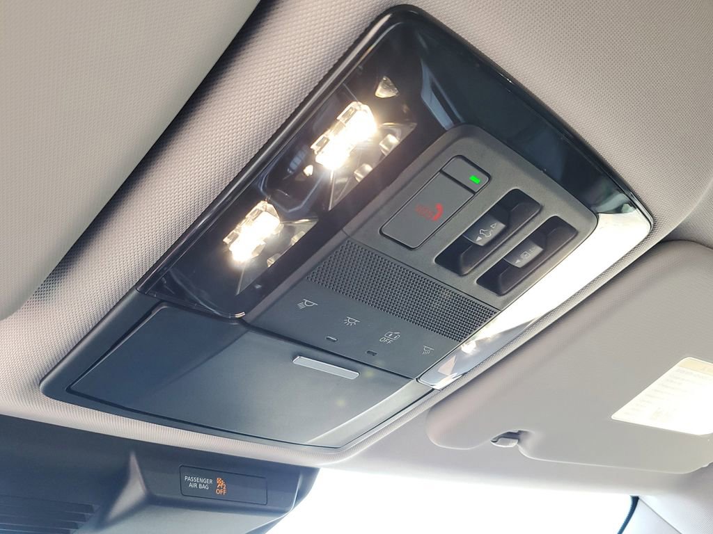 Used 2025 Mitsubishi Outlander SE image 29