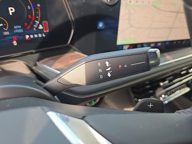 Used 2025 Chevrolet Suburban Premier image 25