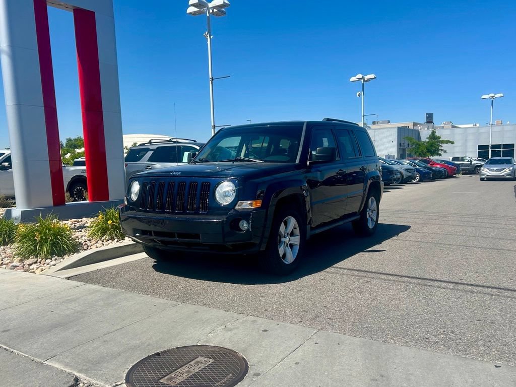 Used 2010 Jeep Patriot Sport w/ Tire & Wheel Group AWD/4WD image 3