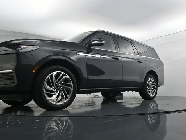 Used 2025 Lincoln Navigator L Reserve AWD/4WD image 35