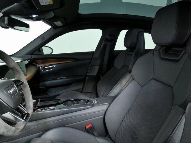 Used 2023 Audi e-tron GT Premium Plus image 5