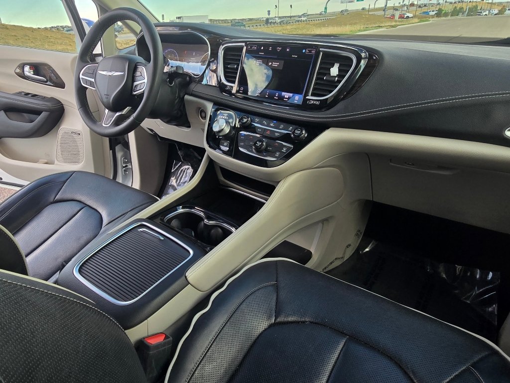 Used 2022 Chrysler Pacifica Limited image 28