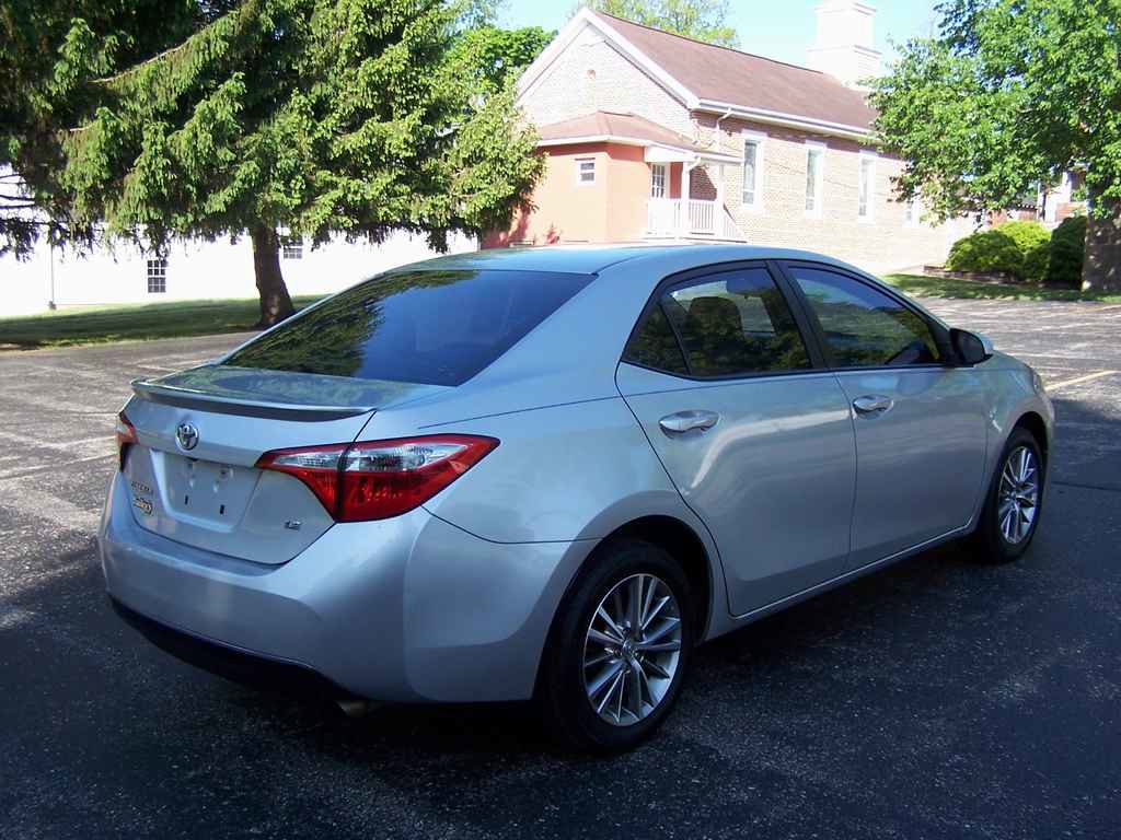 Used 2014 Toyota Corolla LE FWD image 5