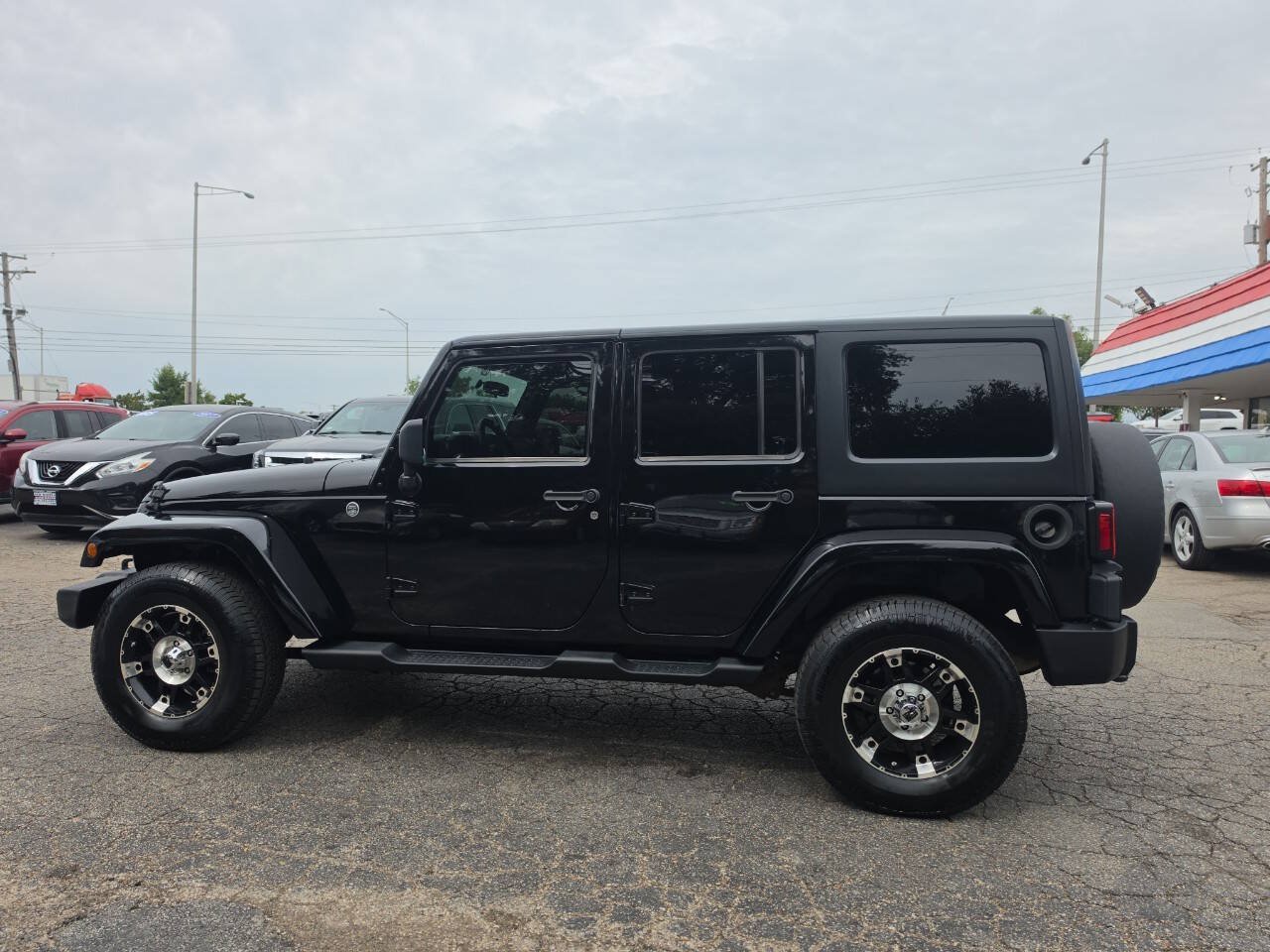 Used 2012 Jeep Wrangler Unlimited Sahara w/ Connectivity Group AWD/4WD image 4
