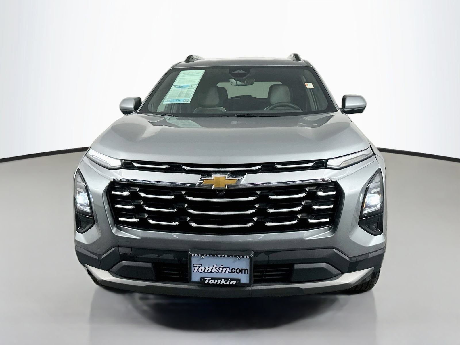 Used 2025 Chevrolet Equinox LT w/ Convenience Package II AWD/4WD image 2