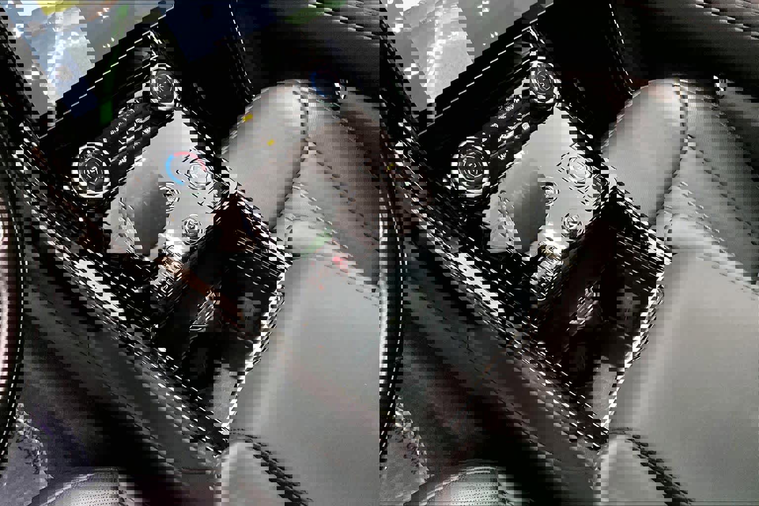 Used 2023 Land Rover Range Rover Sport SE image 17