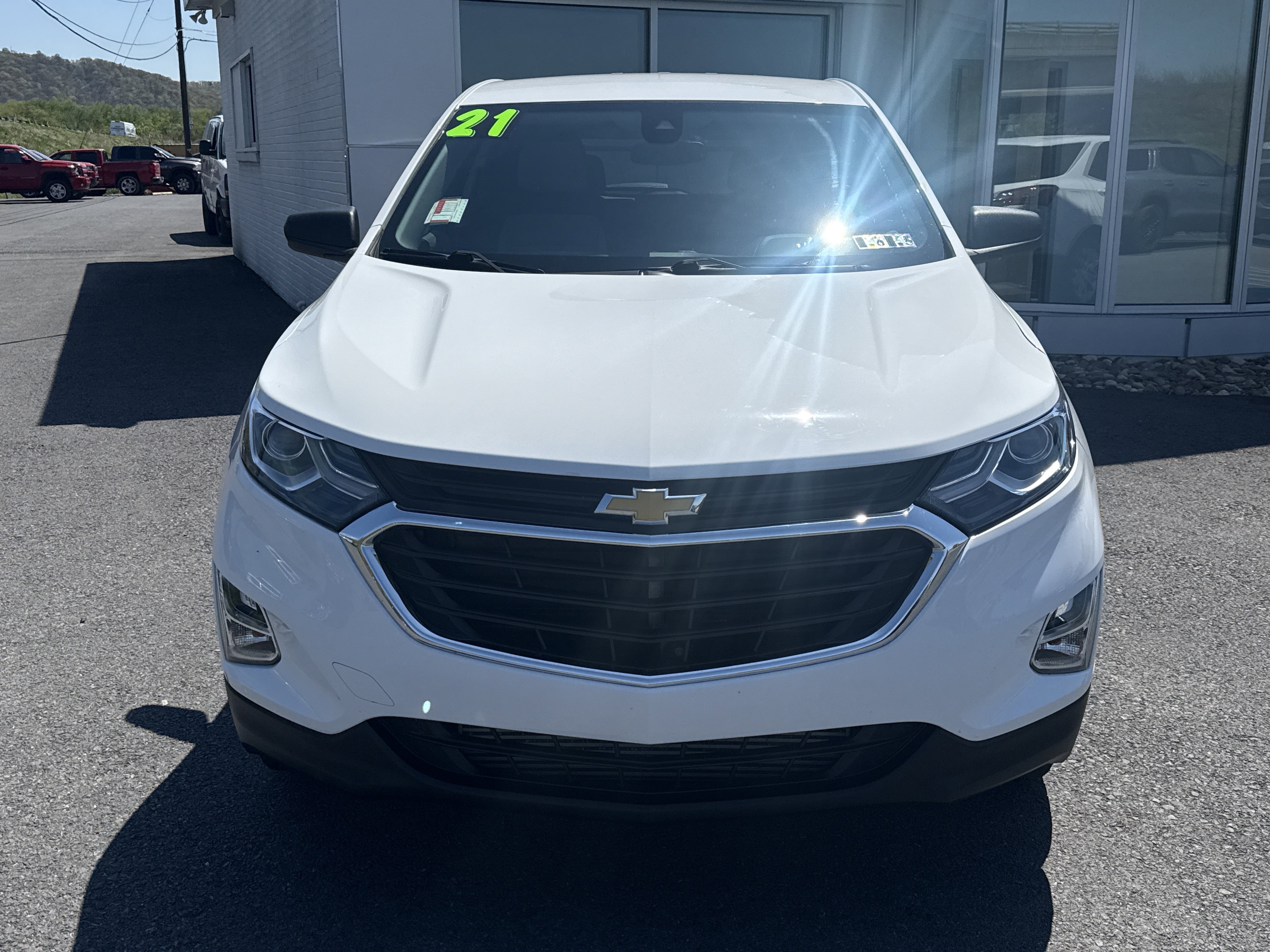 Used 2021 Chevrolet Equinox LS w/ LS Convenience Package AWD/4WD image 9