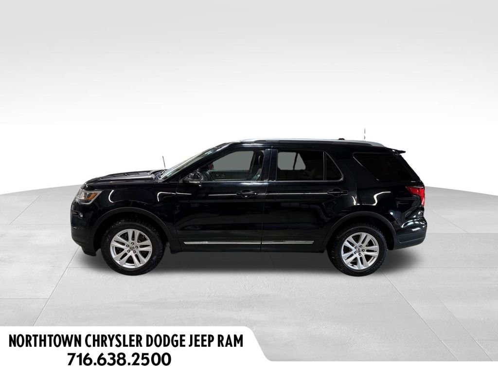 Used 2018 Ford Explorer XLT w/ Equipment Group 202A AWD/4WD image 2