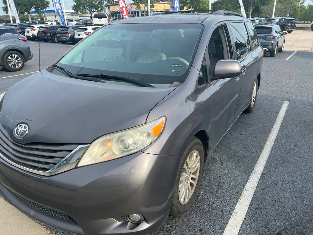 Used 2012 Toyota Sienna XLE FWD image 1