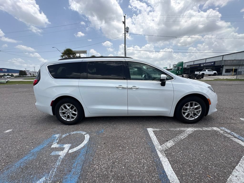 Used 2020 Chrysler Voyager Lxi FWD image 3