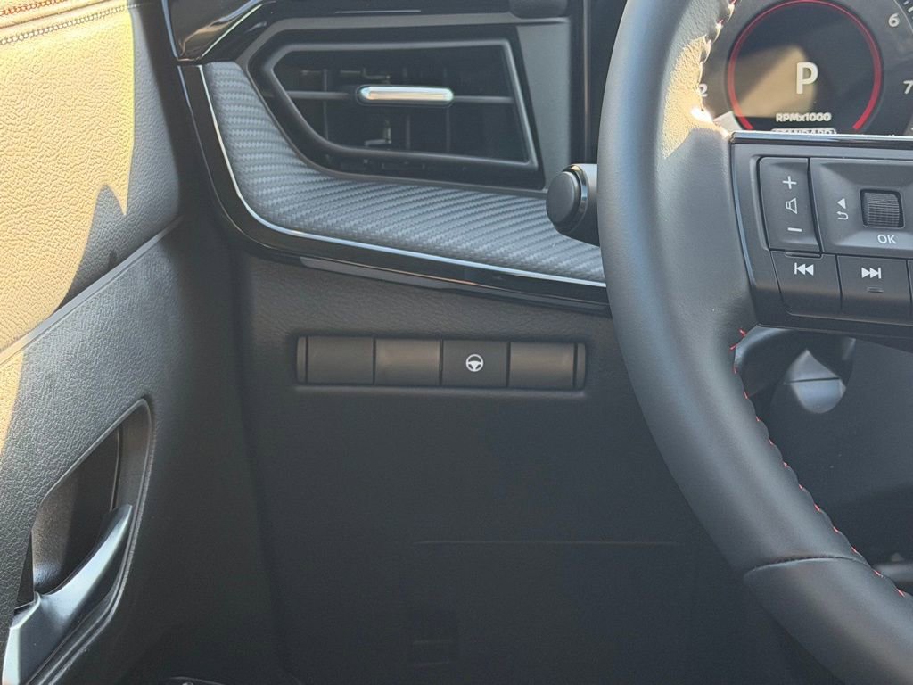 Used 2025 Nissan Kicks SR image 31