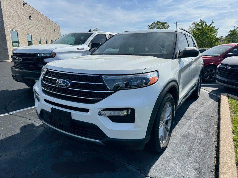 Used 2020 Ford Explorer XLT w/ Equipment Group 202A AWD/4WD image 2