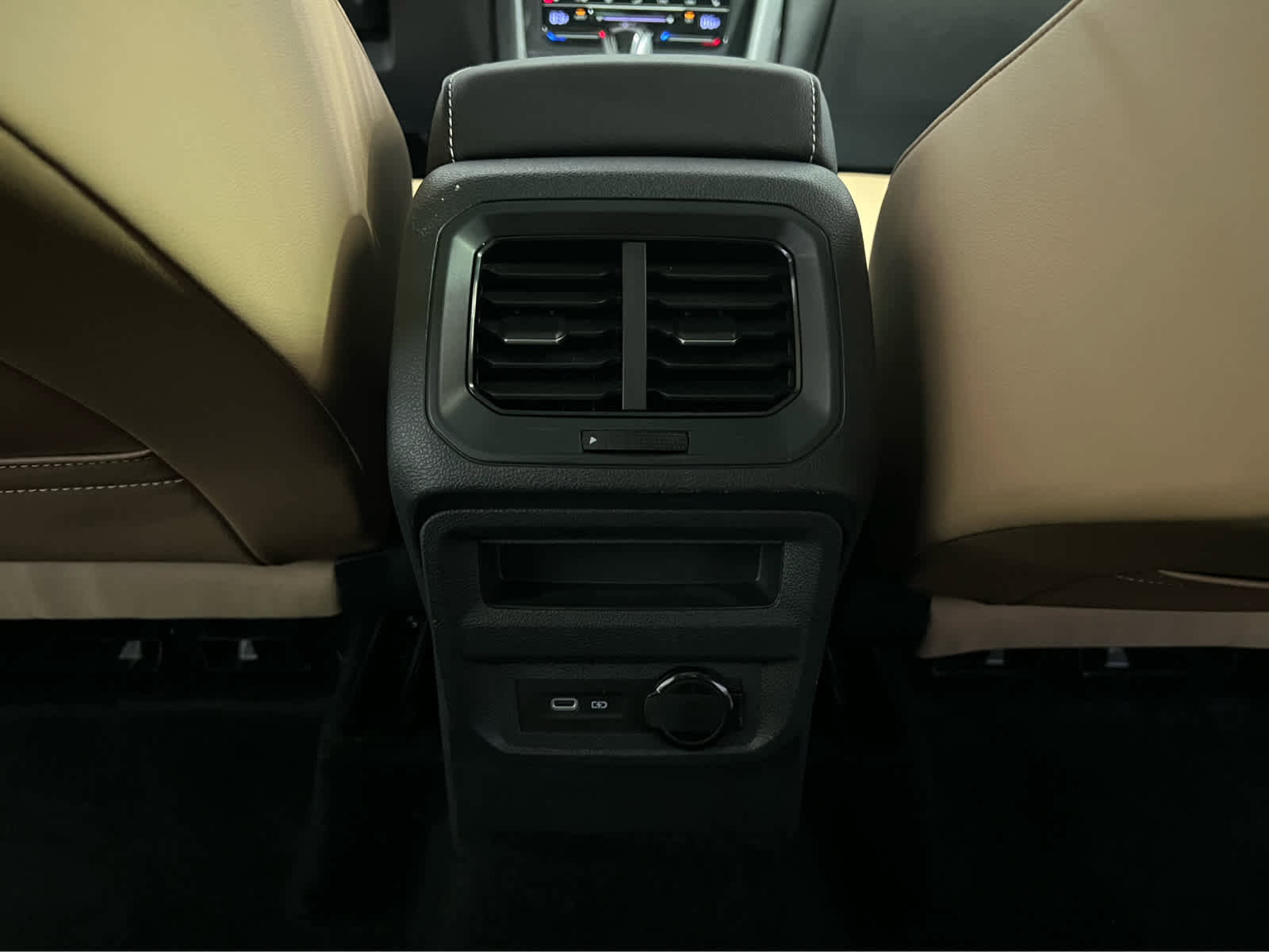 Used 2022 Volkswagen Tiguan SE w/ Panoramic Sunroof Package image 10