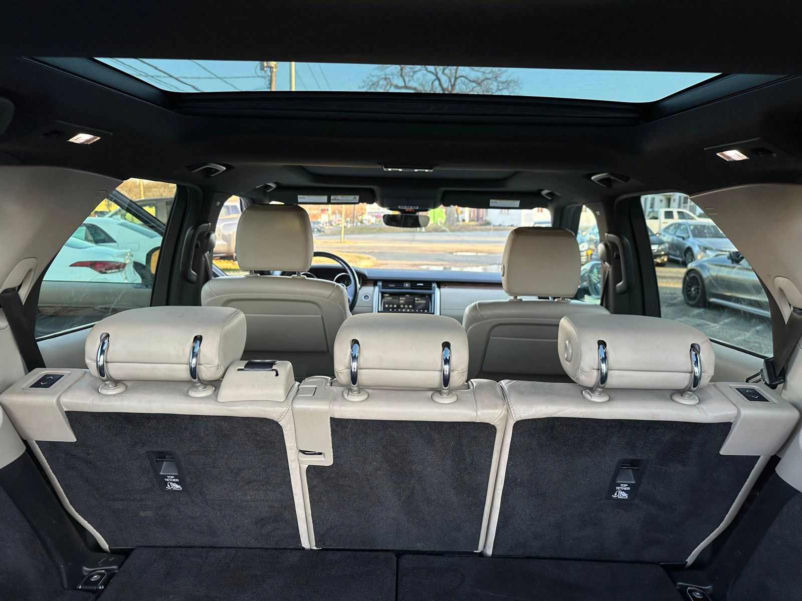 Used 2017 Land Rover Discovery HSE AWD/4WD image 53