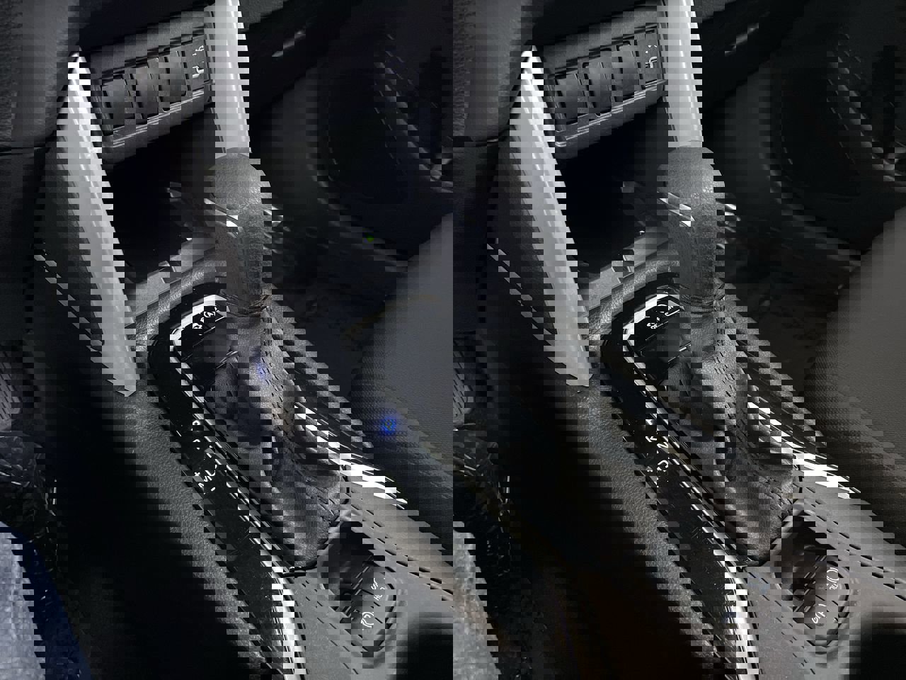 Used 2024 Toyota Corolla Cross LE image 17