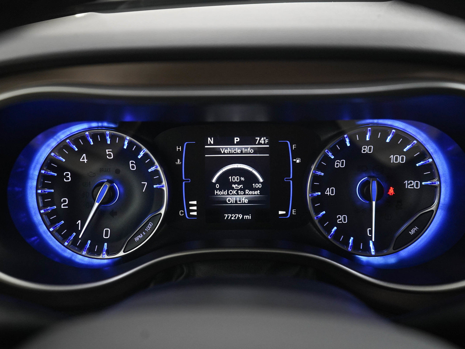 Used 2018 Chrysler Pacifica Touring-L FWD image 26