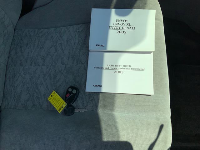 Used 2005 GMC Envoy XL SLE RWD image 17