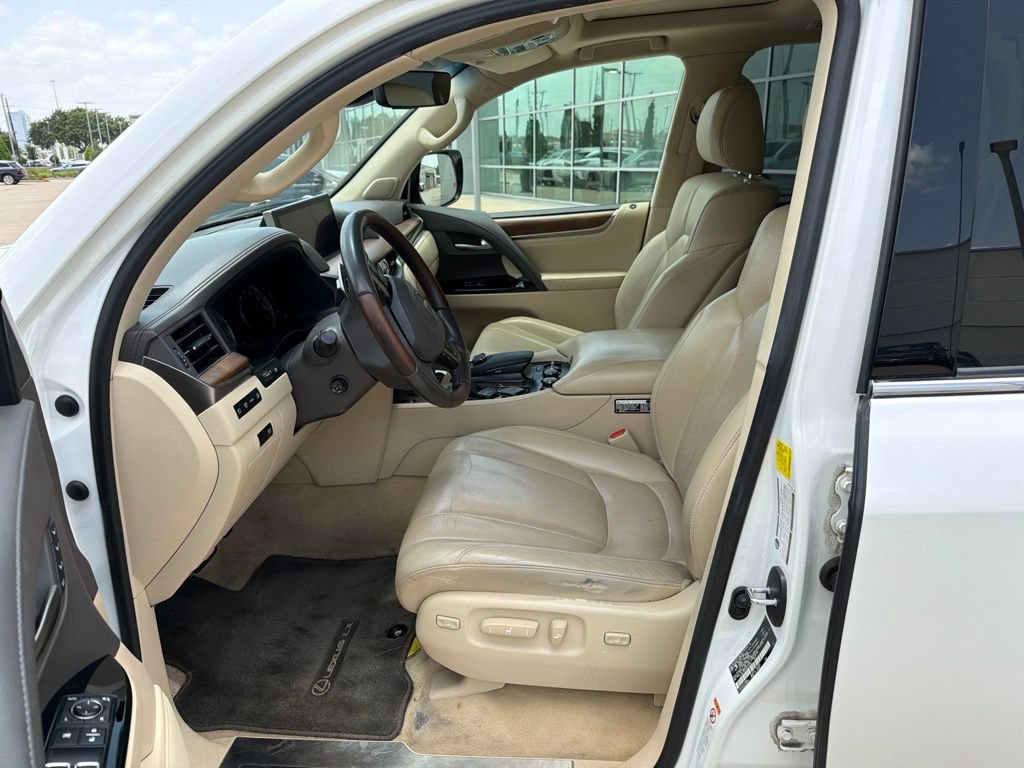 Used 2017 Lexus LX 570 4WD w/ Luxury Package image 2