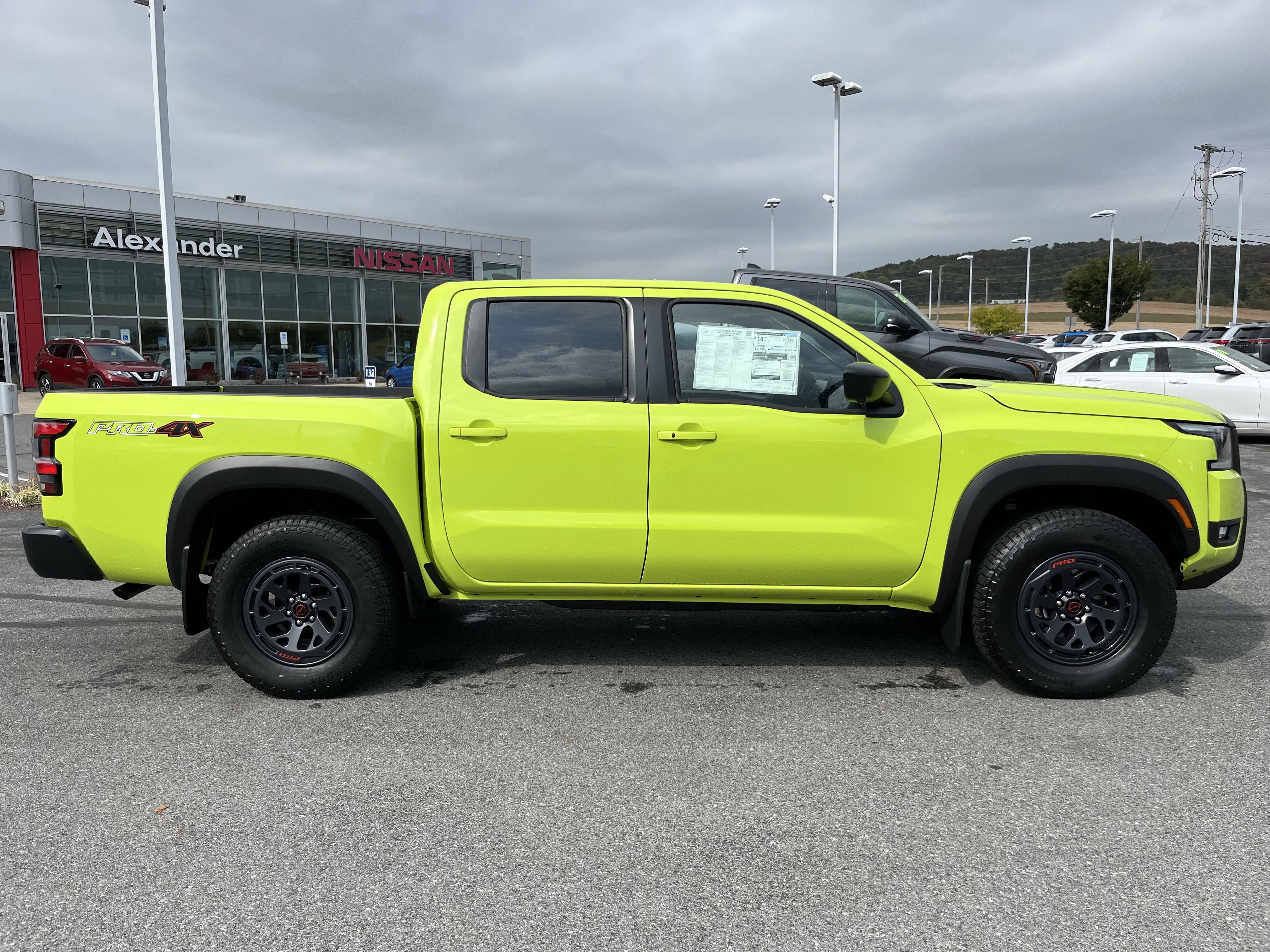 New 2026 Nissan Frontier PRO-4X w/ Pro-4x Convenience Package image 2