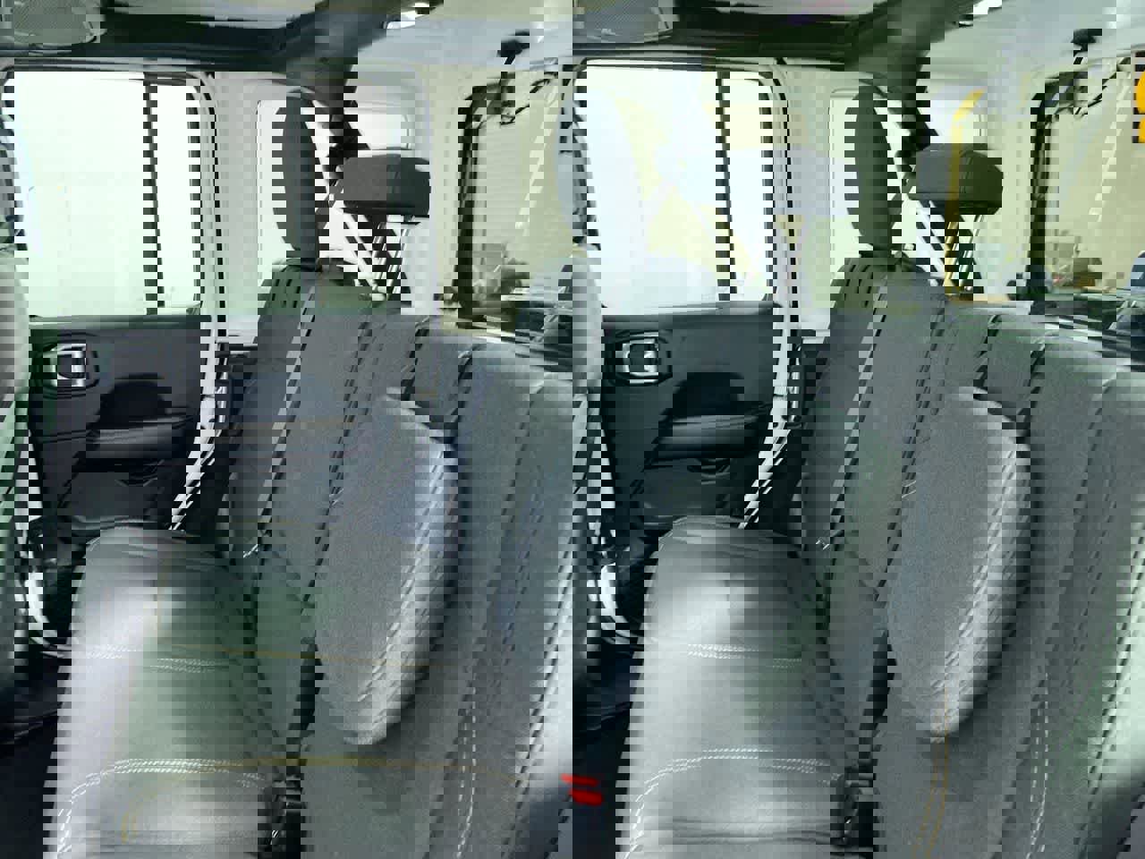 Used 2024 Jeep Wrangler Sahara image 32